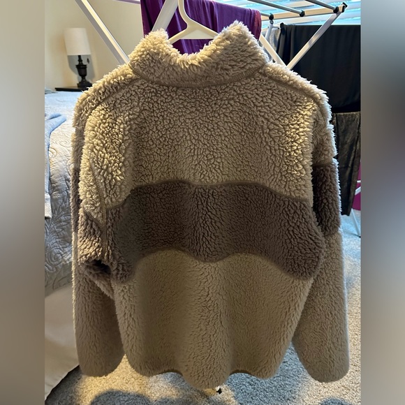 *Perfect Condition- Hardly Worn* Uniqlo FLUFFY Full Zip coat - Picture 2 of 3